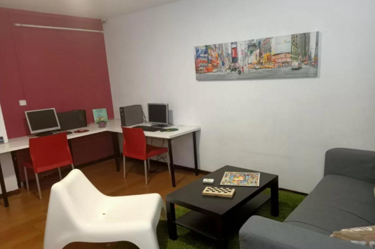 Diagonal House Hostel Барселона Екстер'єр фото