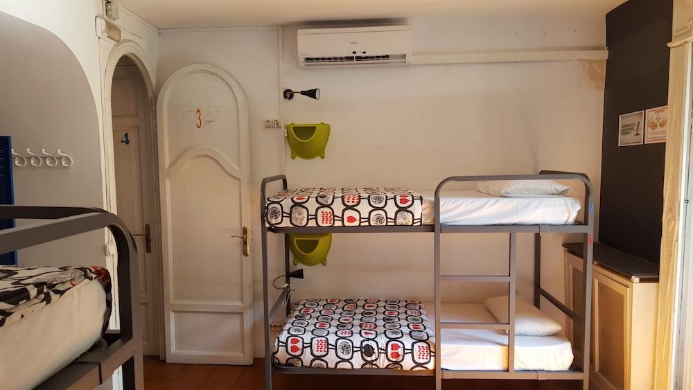 Diagonal House Hostel Барселона Екстер'єр фото