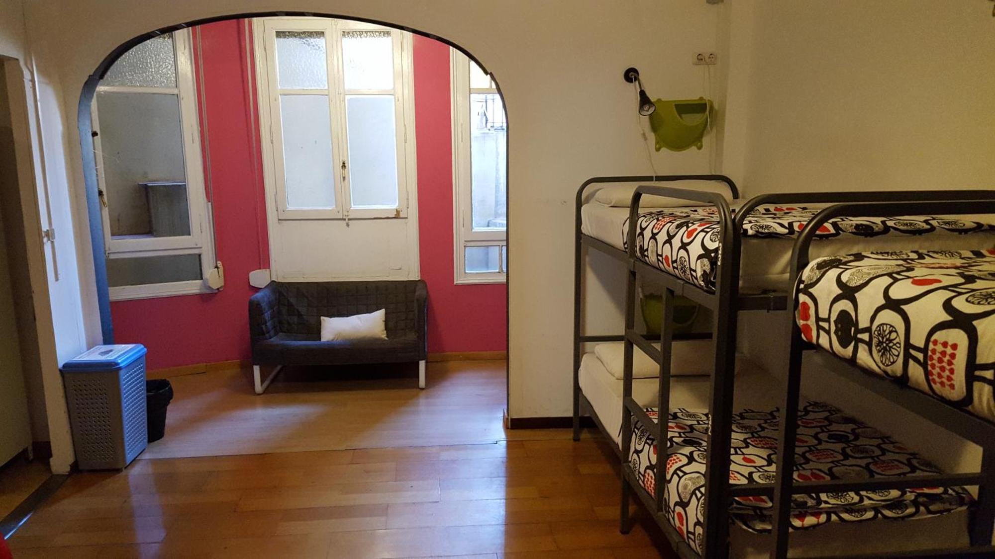 Diagonal House Hostel Барселона Екстер'єр фото